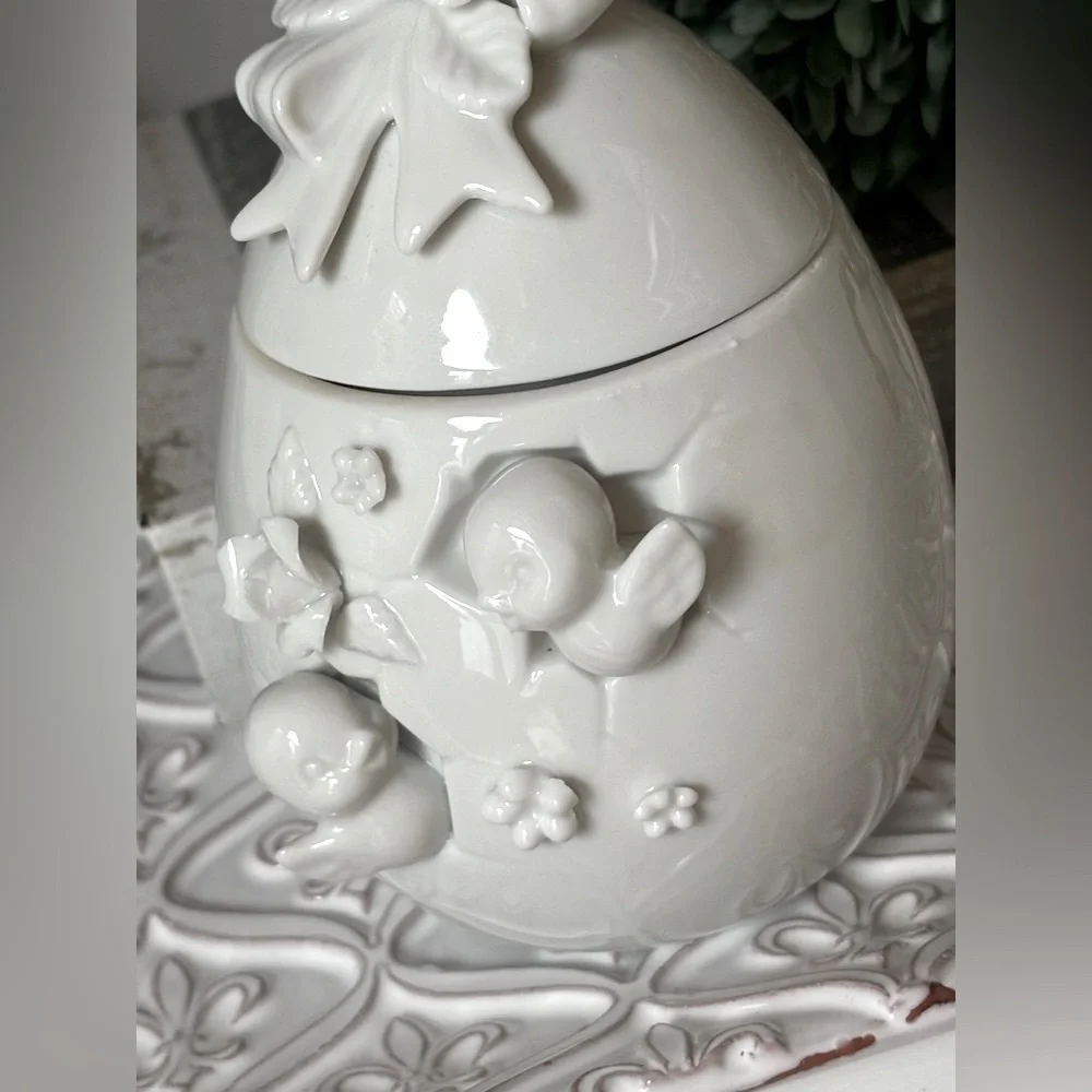 Renaldy’s 3D Cracked Egg Trinket Holder. Vintage. Fine China. Made in Tiawan